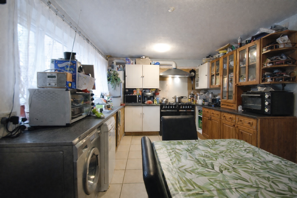 Property photo 2 of 14 2307E9C0-Dfcd-4B9A-8944-5Cb107735212