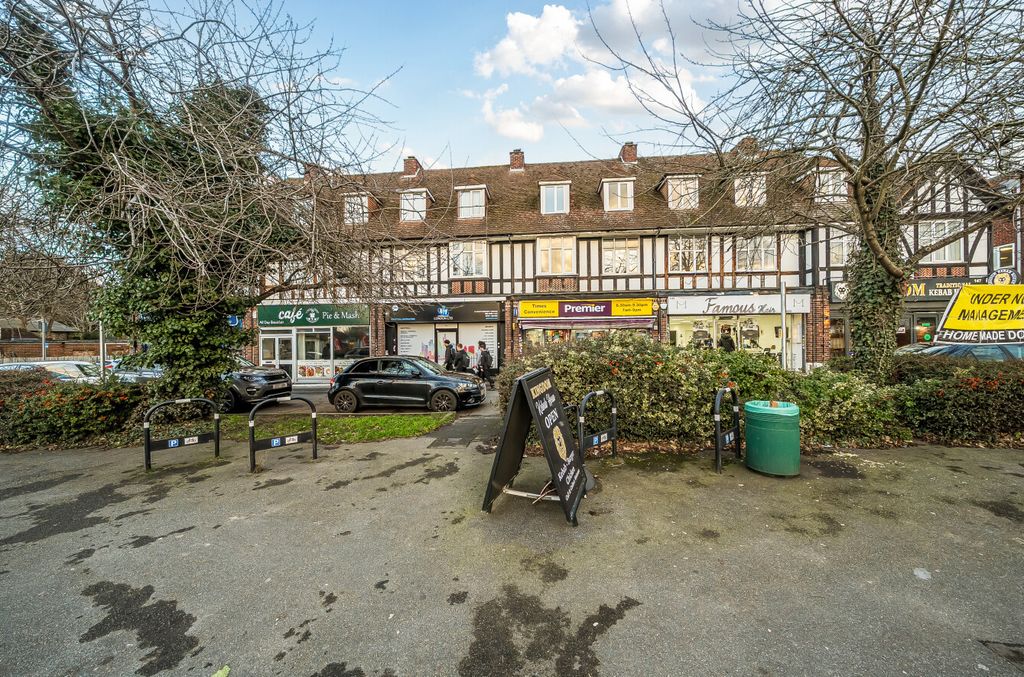 Property photo 1 of 17 1402829-5-696Fa25...
