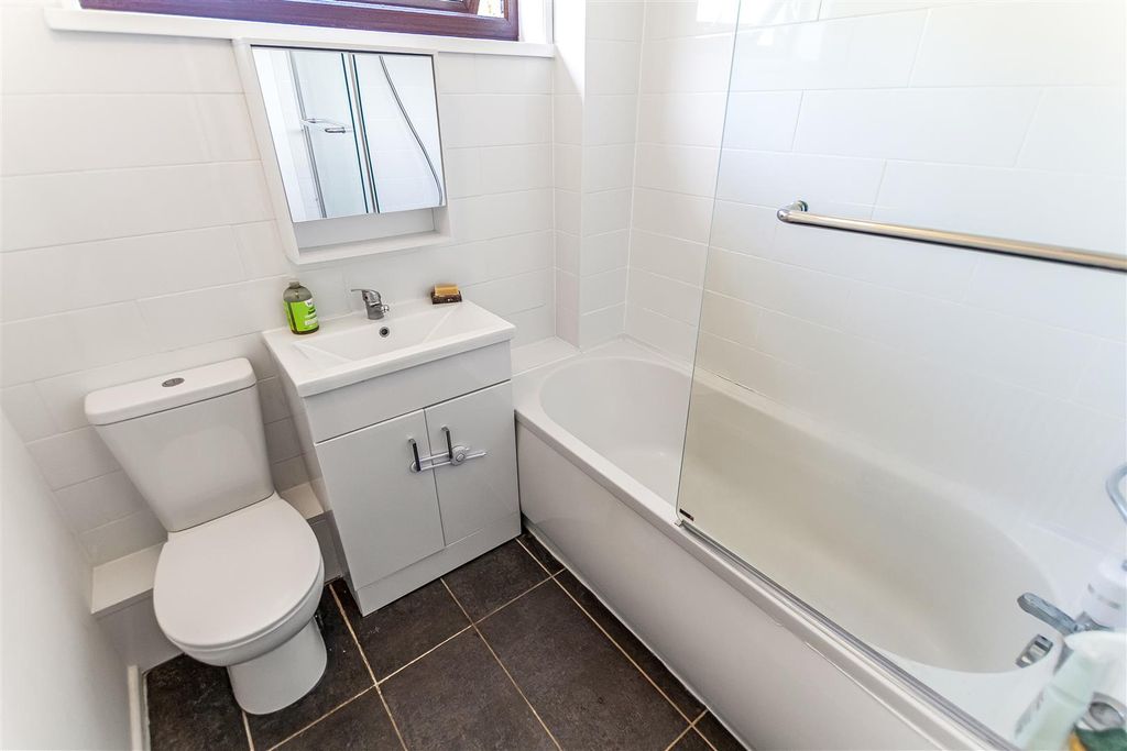 Property photo 2 of 11 Bathroom.Jpg