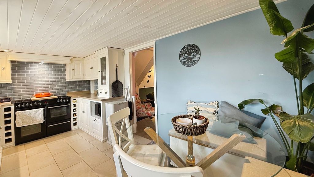 Property photo 3 of 16 Kitchen/Dining Room