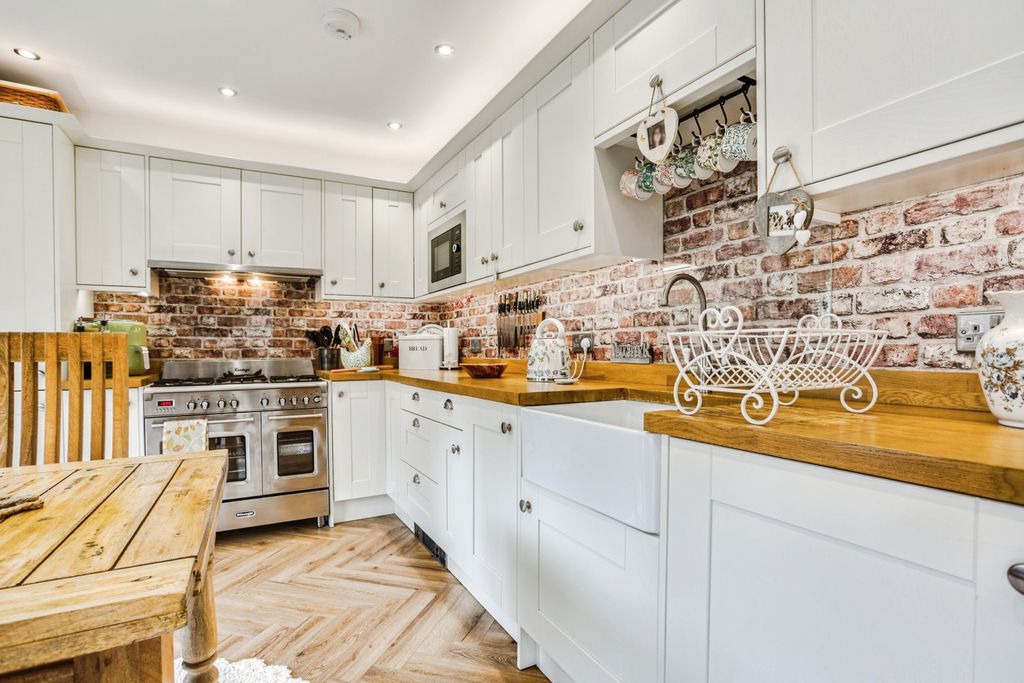 Property photo 2 of 15 Kitchen/Dining Room