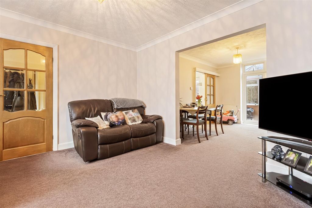 Property photo 3 of 23 57 Goldsmith Road-014.Jpg