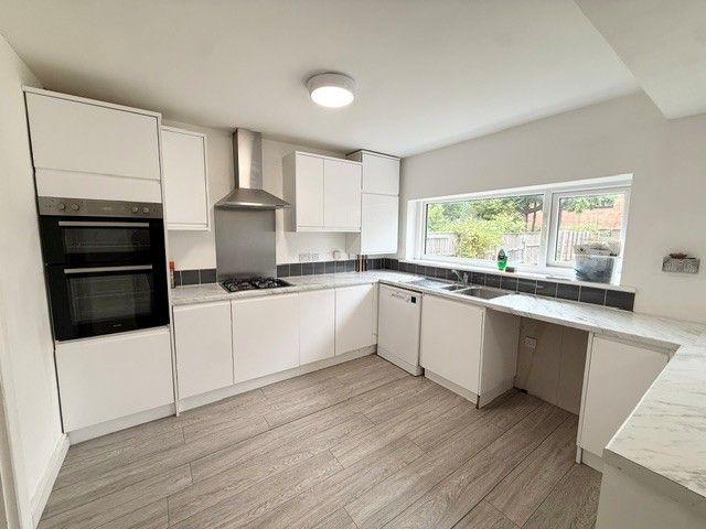 Property photo 2 of 12 Kitchen