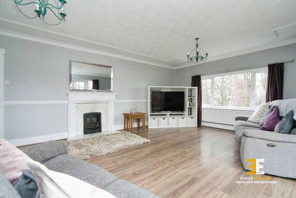 Property photo 2 of 30