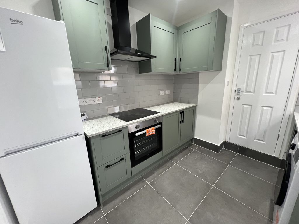 Property photo 1 of 9 Kitchen