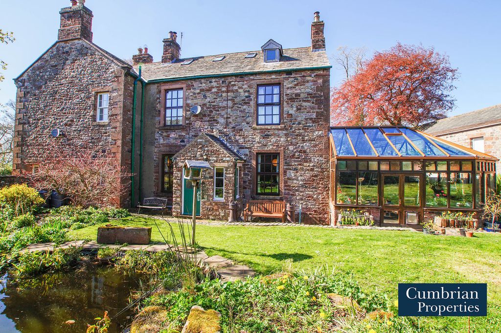 Property photo 1 of 19 External