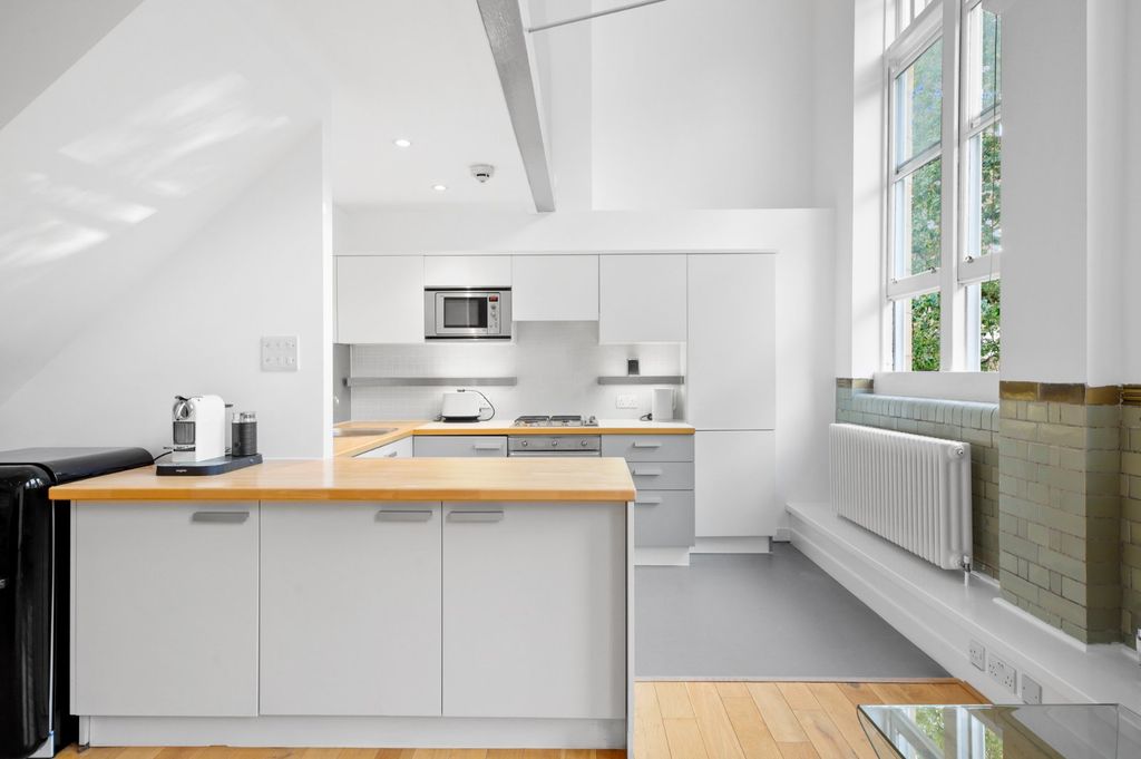 Property photo 2 of 27 Picture No. 20