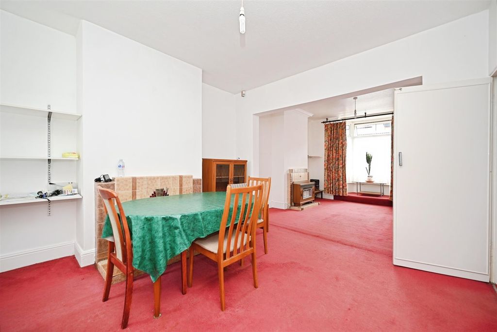 Property photo 3 of 19 Diner