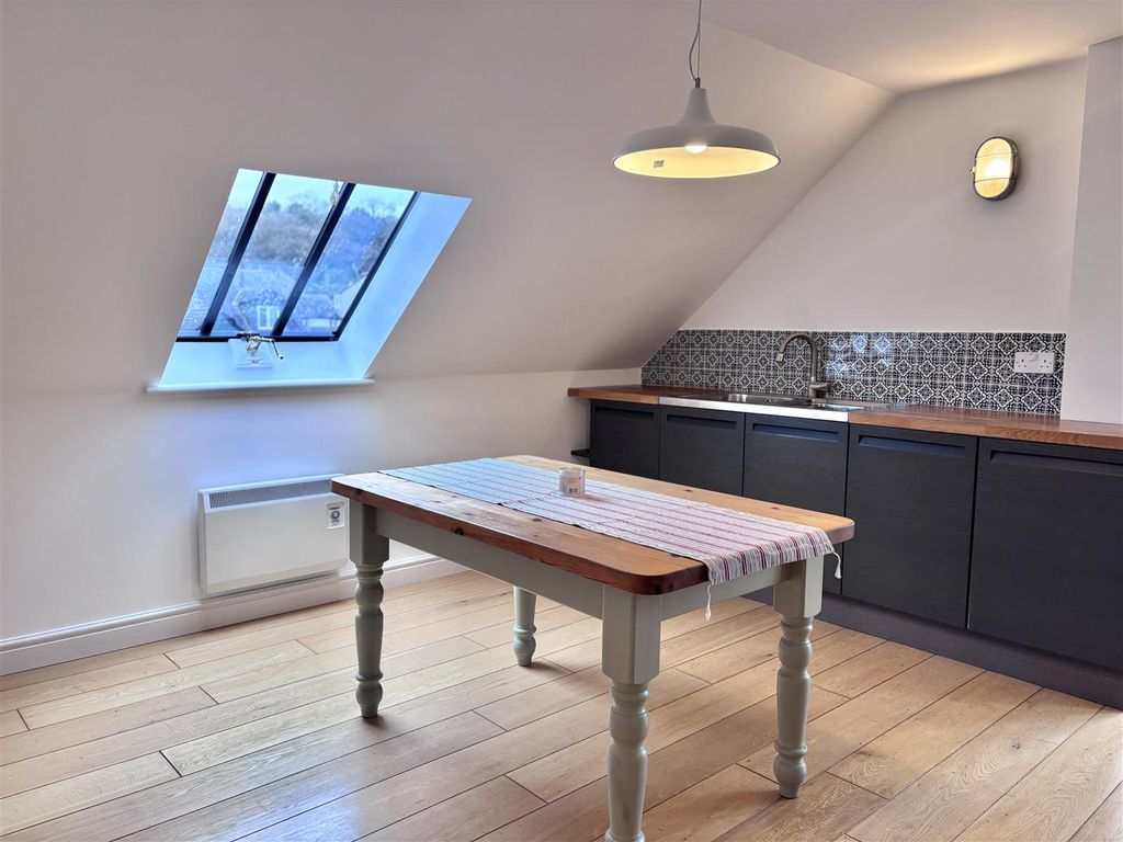 Property photo 2 of 14 Img_9898.Jpg