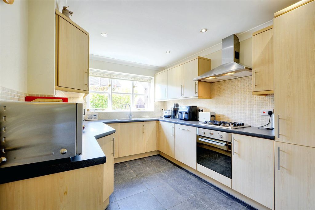 Property photo 3 of 27 Kitchen