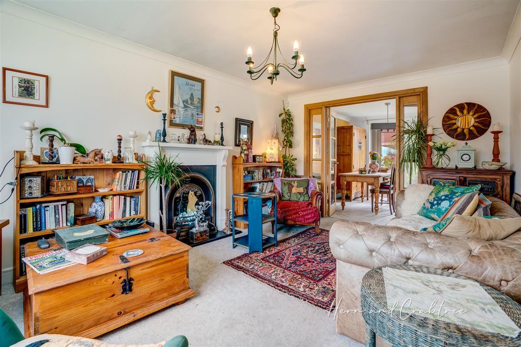 Property photo 3 of 27 Norrell Close, Canton, Herncrabtree (1).Jpg