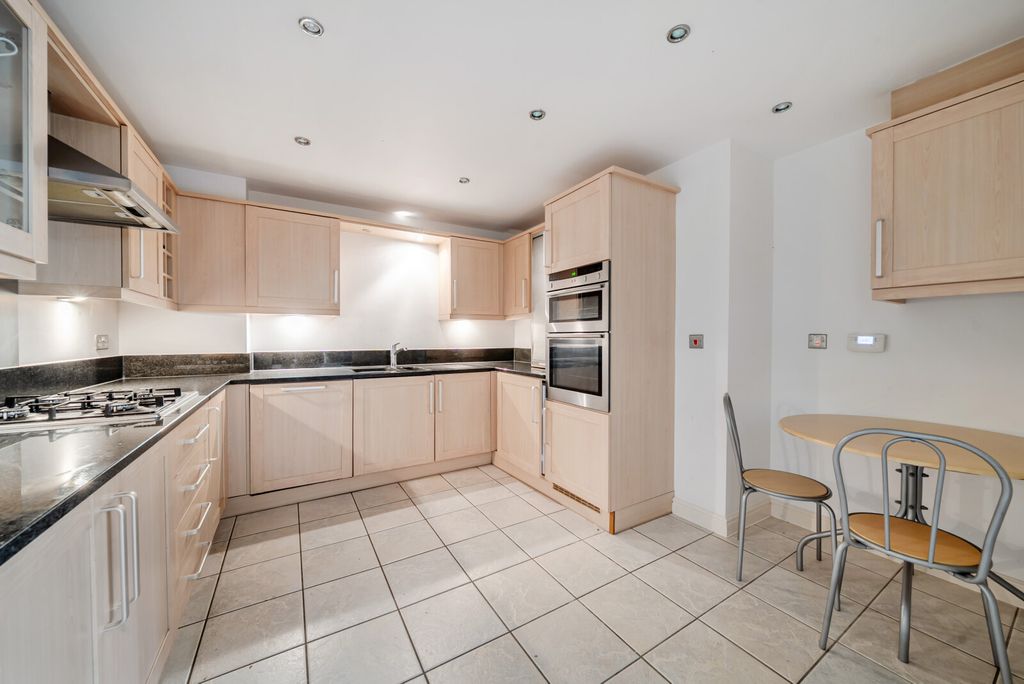 Property photo 3 of 14 1477614-10-6A2802...