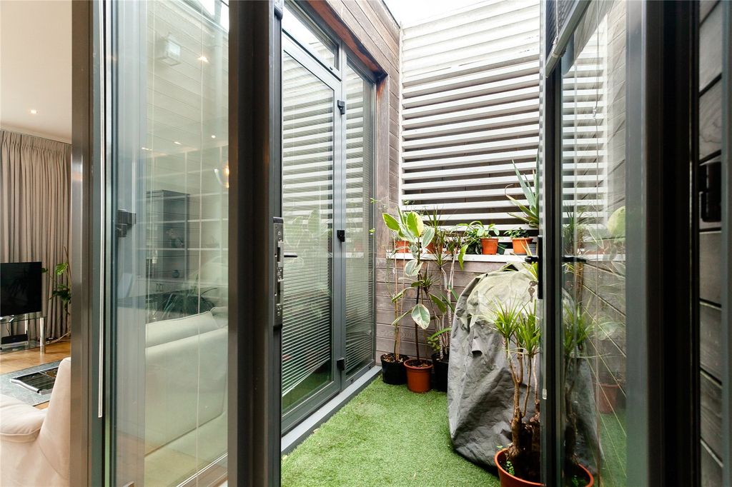 Property photo 3 of 23