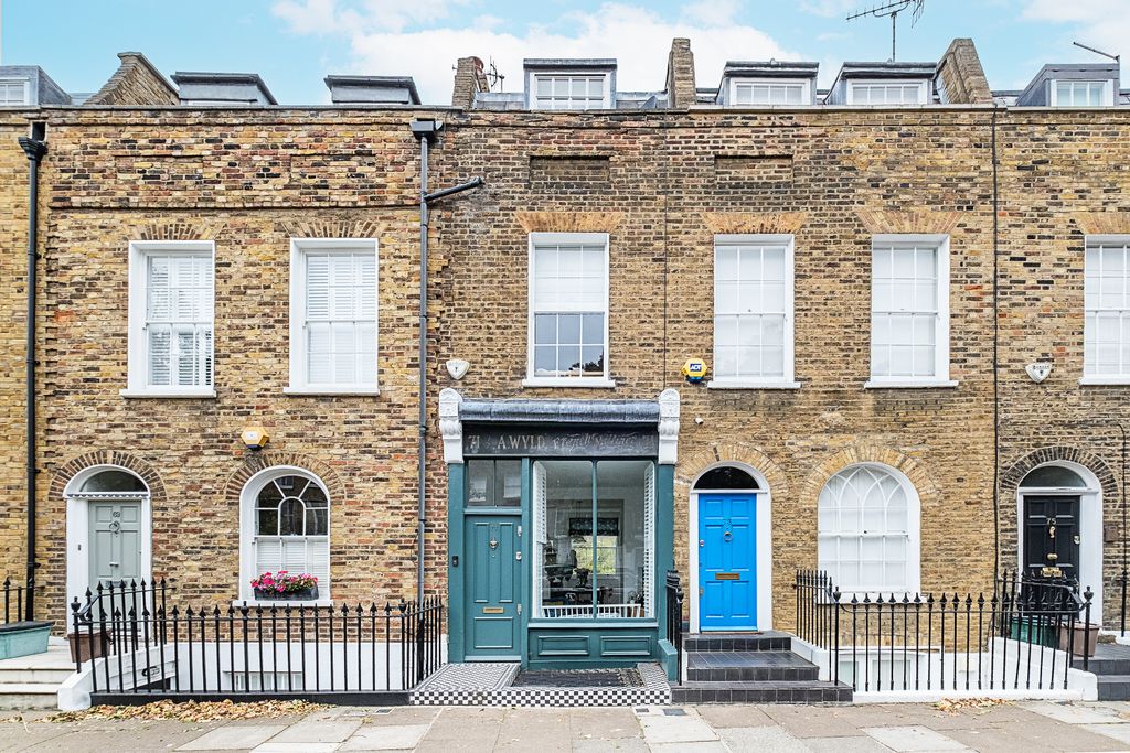 Property photo 2 of 20