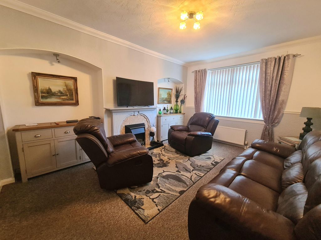 Property photo 2 of 13 Lounge