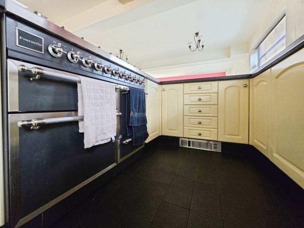 Property photo 3 of 27 Pbox-Img.Jpg