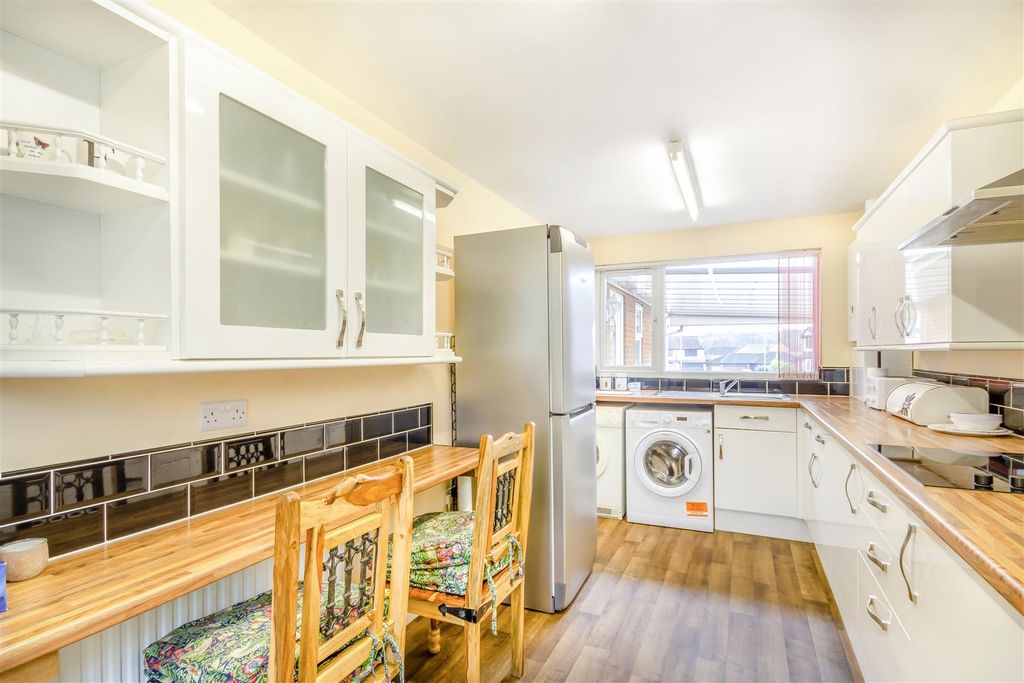 Property photo 2 of 39 8673956-Interior17.Jpg