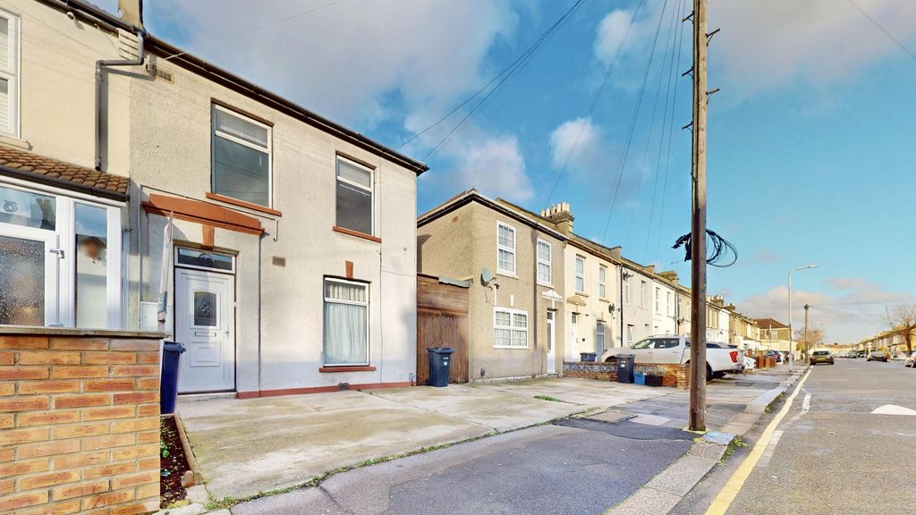 Property photo 1 of 9 Photo 14