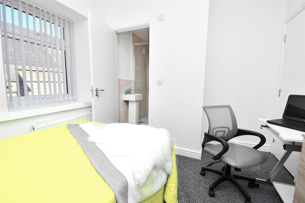 Property photo 2 of 14 13 (4) (1).Jpg