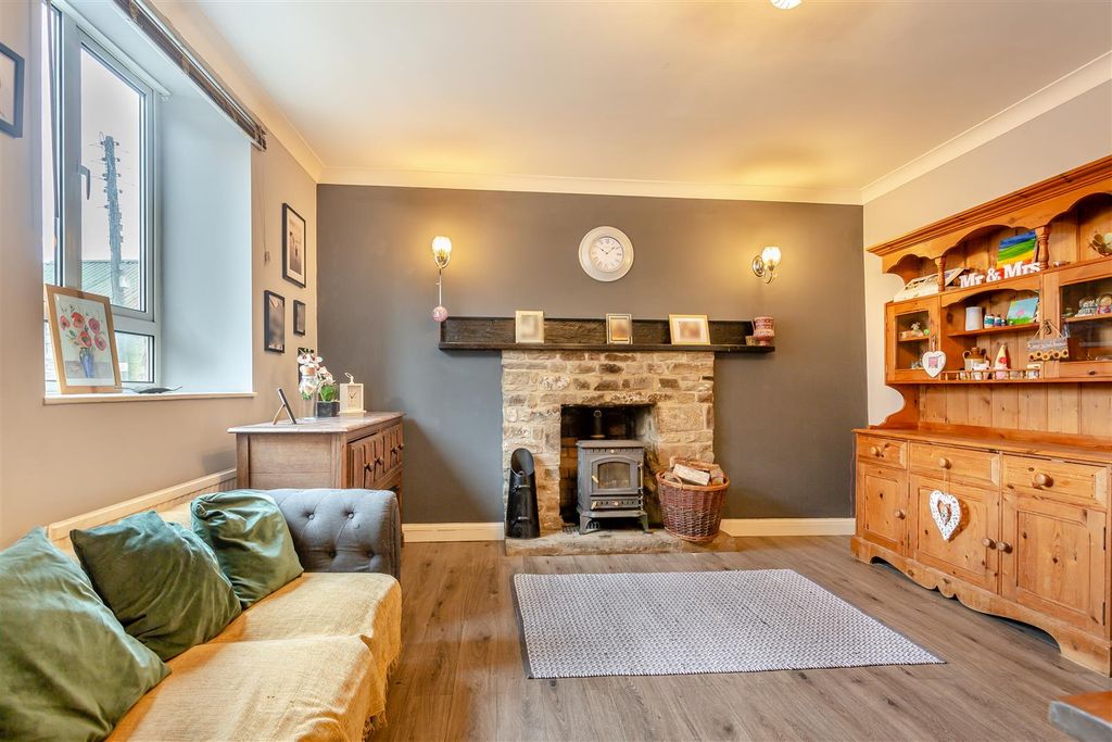 Property photo 2 of 31