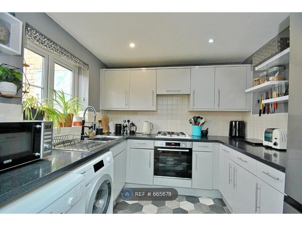 Property photo 1 of 9 Kitchen