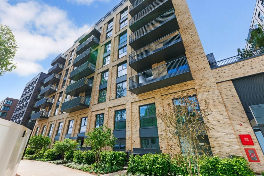 Property photo 3 of 4 Azure Apartments