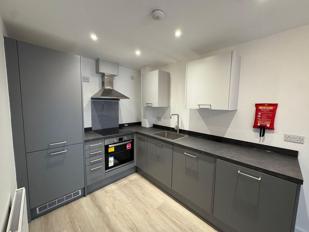 Property photo 1 of 5 1 Bed Flat To Rent Savoy Place, Farnborough Gu14