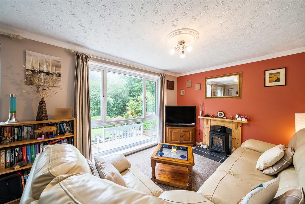 Property photo 3 of 35
