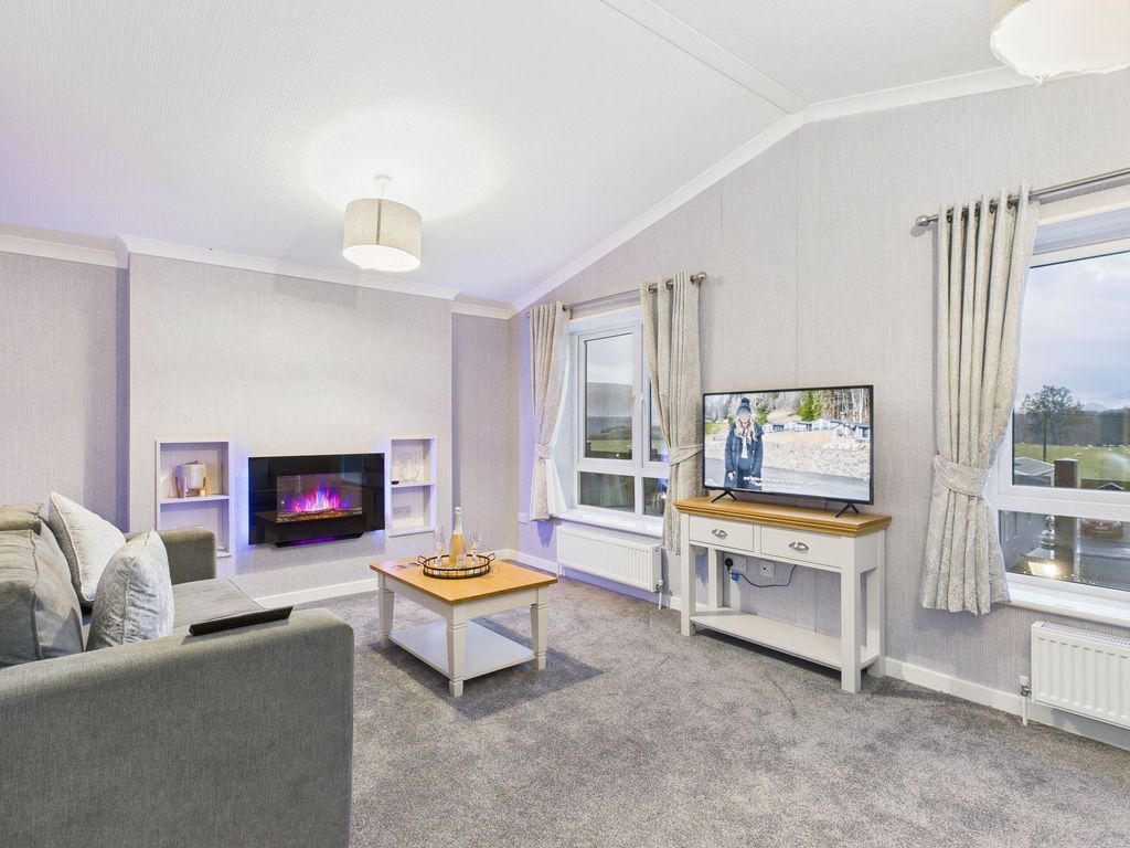 Property photo 3 of 15 Living Room