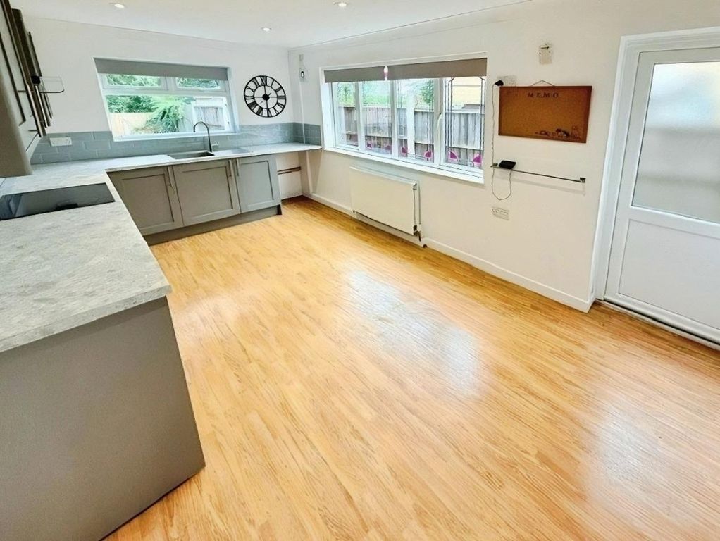 Property photo 3 of 16 -1Ebaee1A_.Jpg