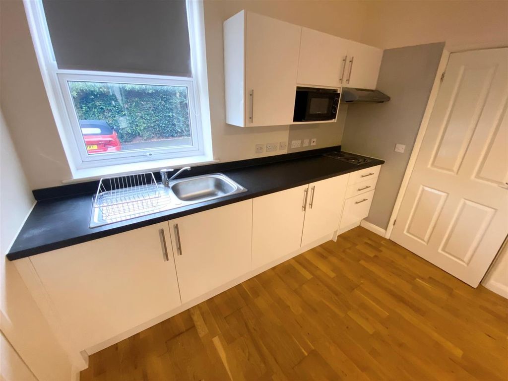 Property photo 1 of 4 Kitchen