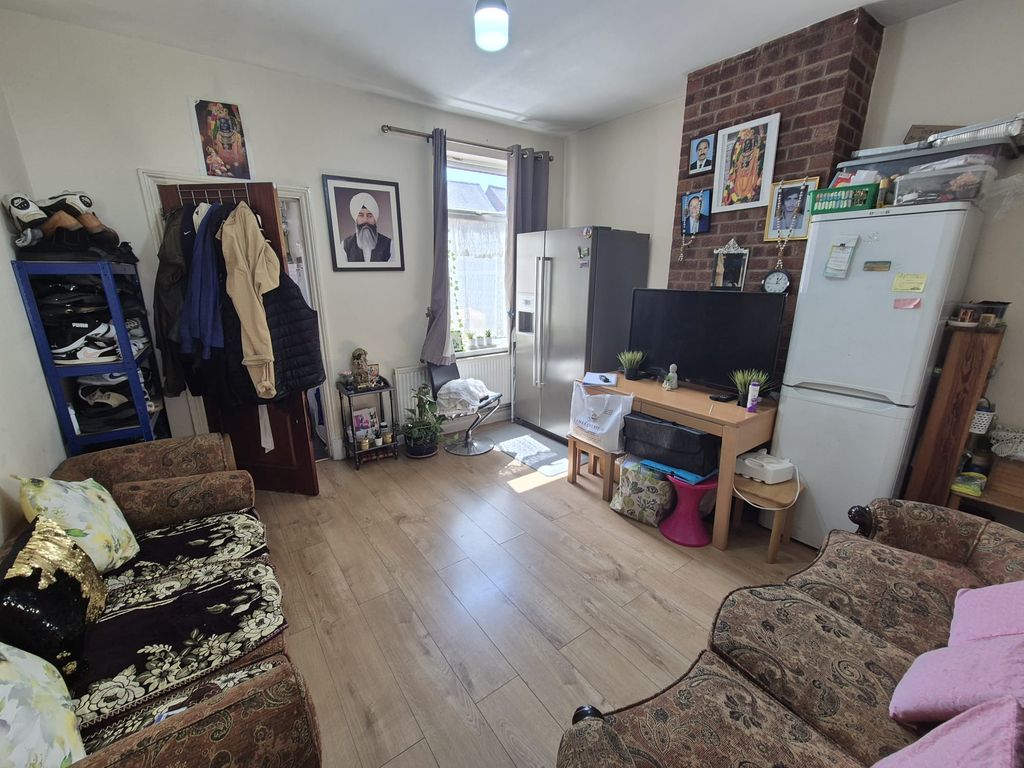 Property photo 3 of 10 Dining Room
