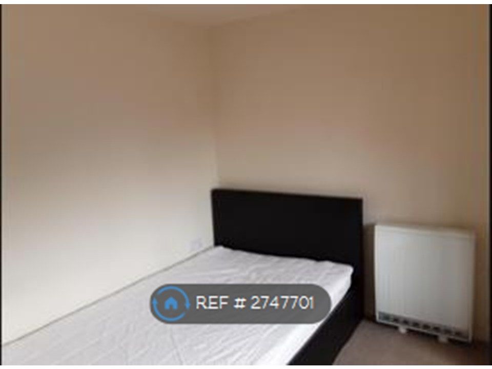 Property photo 2 of 10 Bedroom