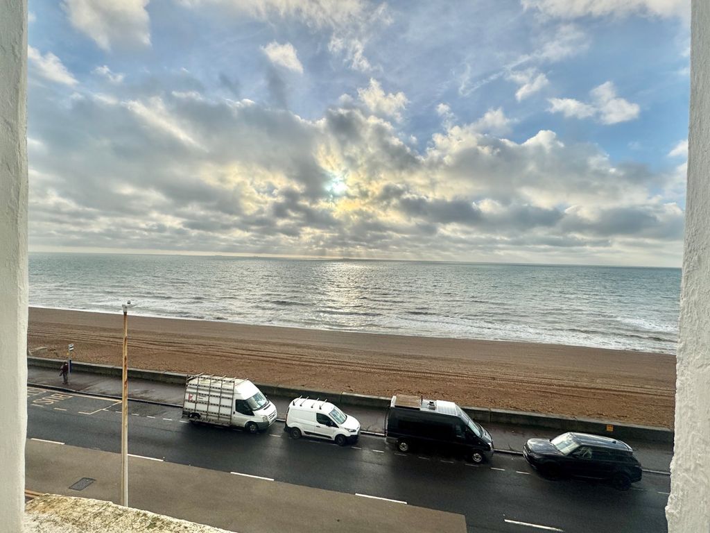 Property photo 2 of 12 Sea View