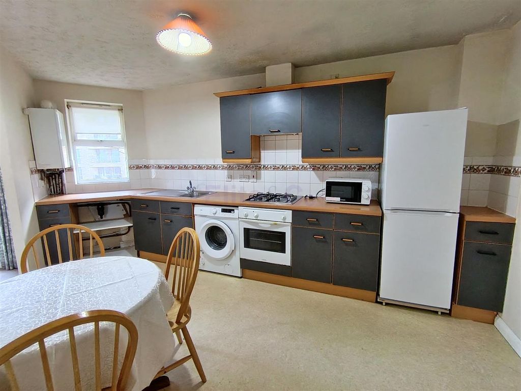 Property photo 3 of 16 Kitchen/Diner