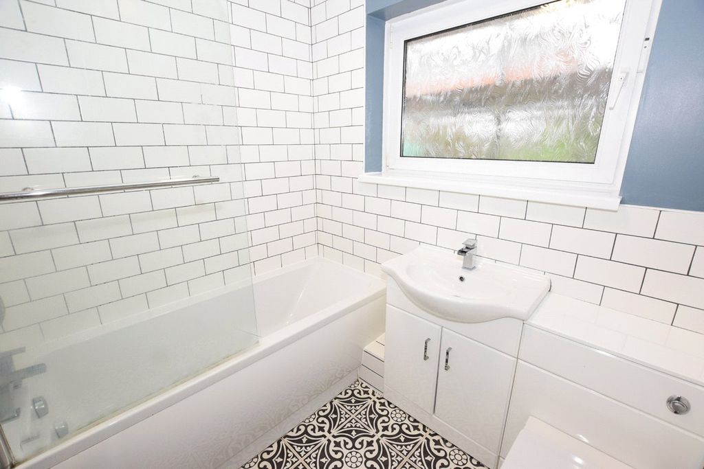 Property photo 3 of 14 Bathroom