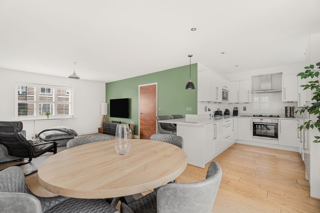 Property photo 3 of 19 Kitchen/Dining Area