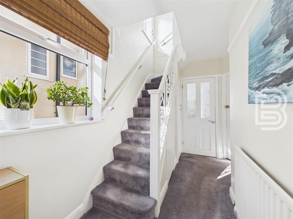 Property photo 3 of 16 Entrance Hall.Jpg