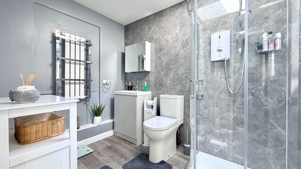 Property photo 2 of 10 Shower Room