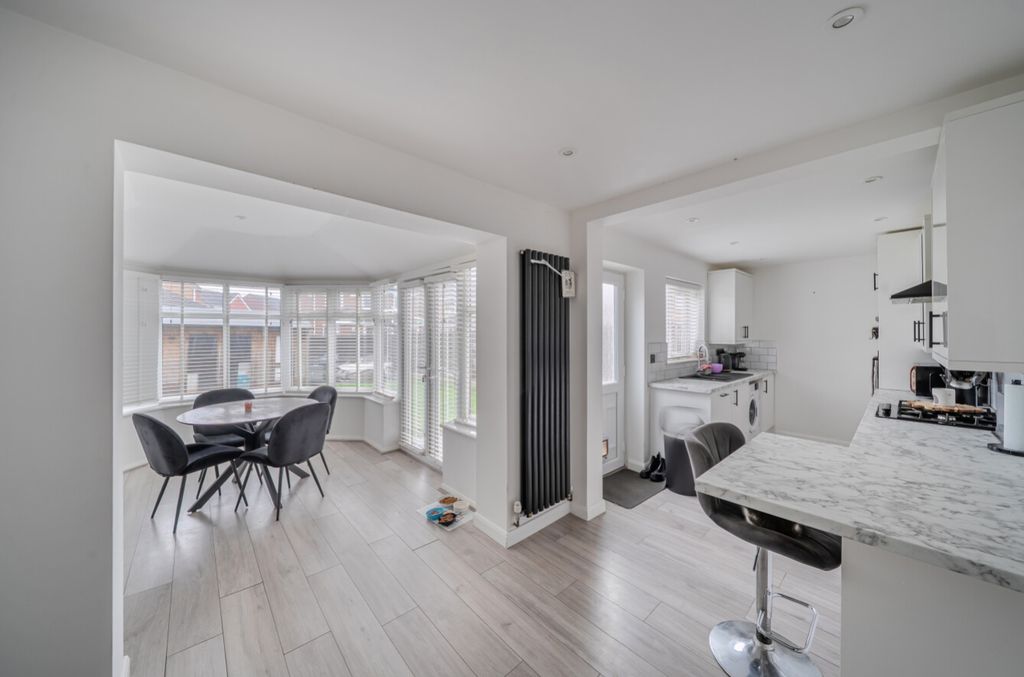 Property photo 3 of 23 1401242-11-696E0Ec0Ec183