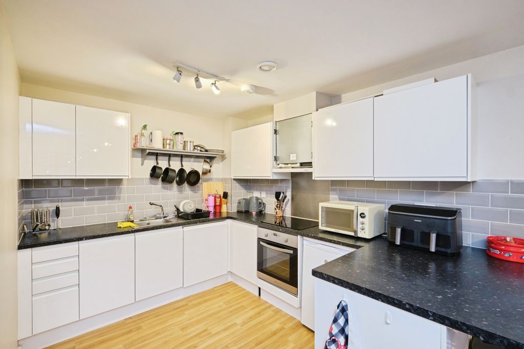 Property photo 2 of 15 Pbox-Img.Jpg