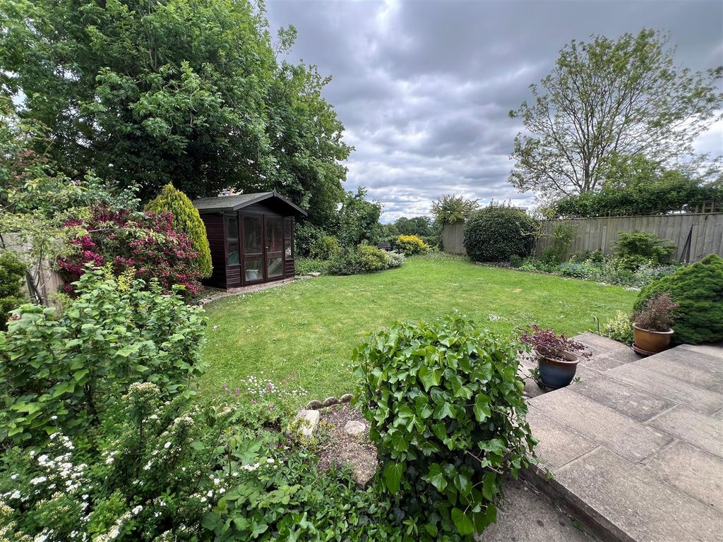 Property photo 3 of 14 Garden.Jpg