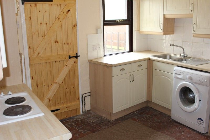 Property photo 2 of 7 Kitchen