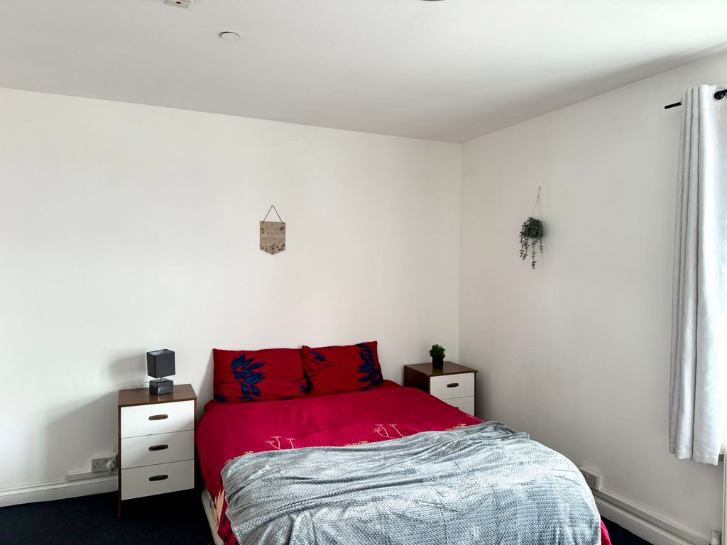 Property photo 1 of 2