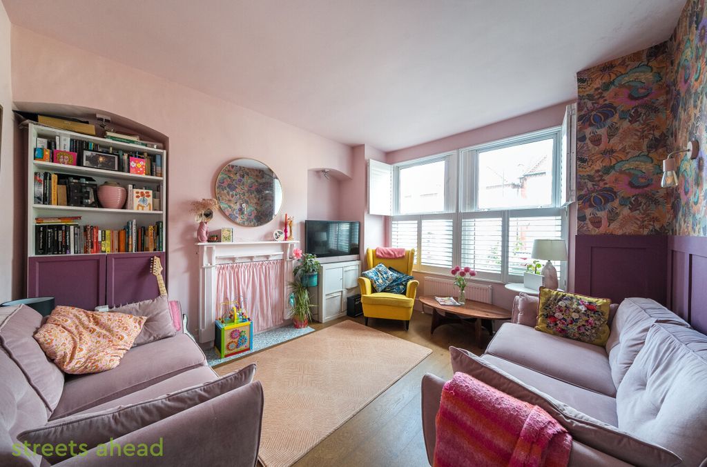 Property photo 2 of 18 ce08F029-d888-4F3...