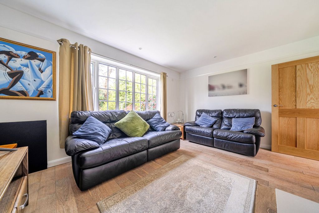 Property photo 3 of 16 Picture No. 30