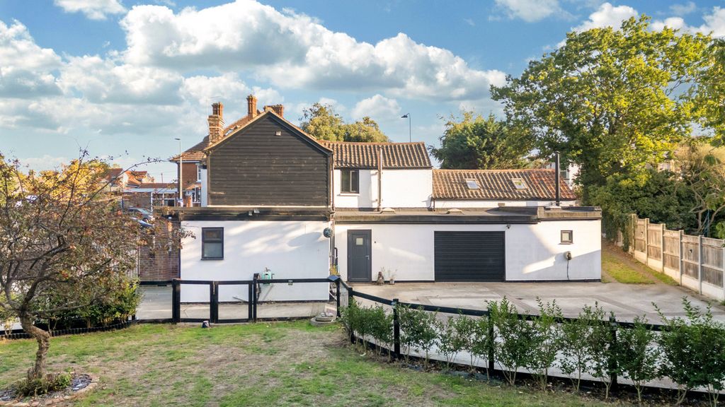 Property photo 1 of 39