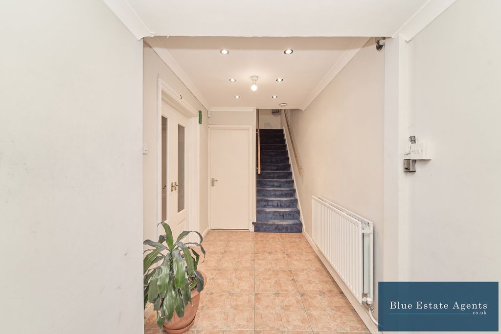 Property photo 3 of 36 Entrance Lobby