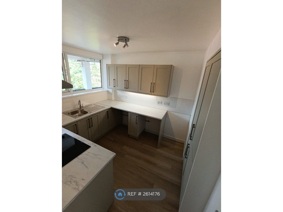 Property photo 2 of 11 Kitchen