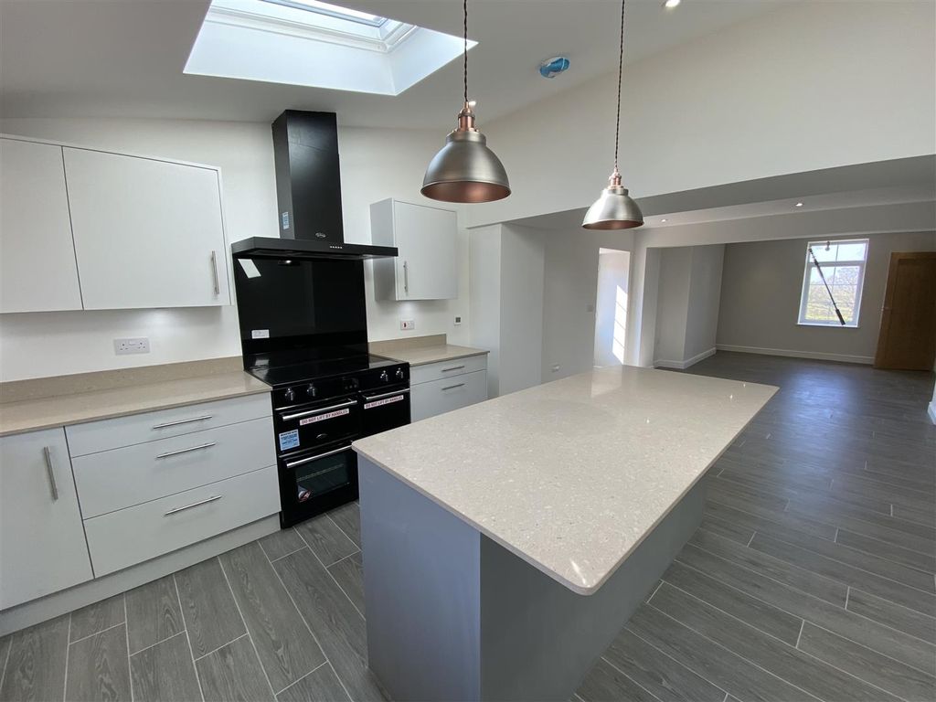 Property photo 3 of 29 Kitchen